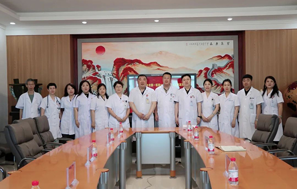 资源共享强基层 专家下沉惠民生—— 齐齐哈尔市第一医院与龙江县人民医院举行 “名医工作室” 揭牌仪式暨义诊活动